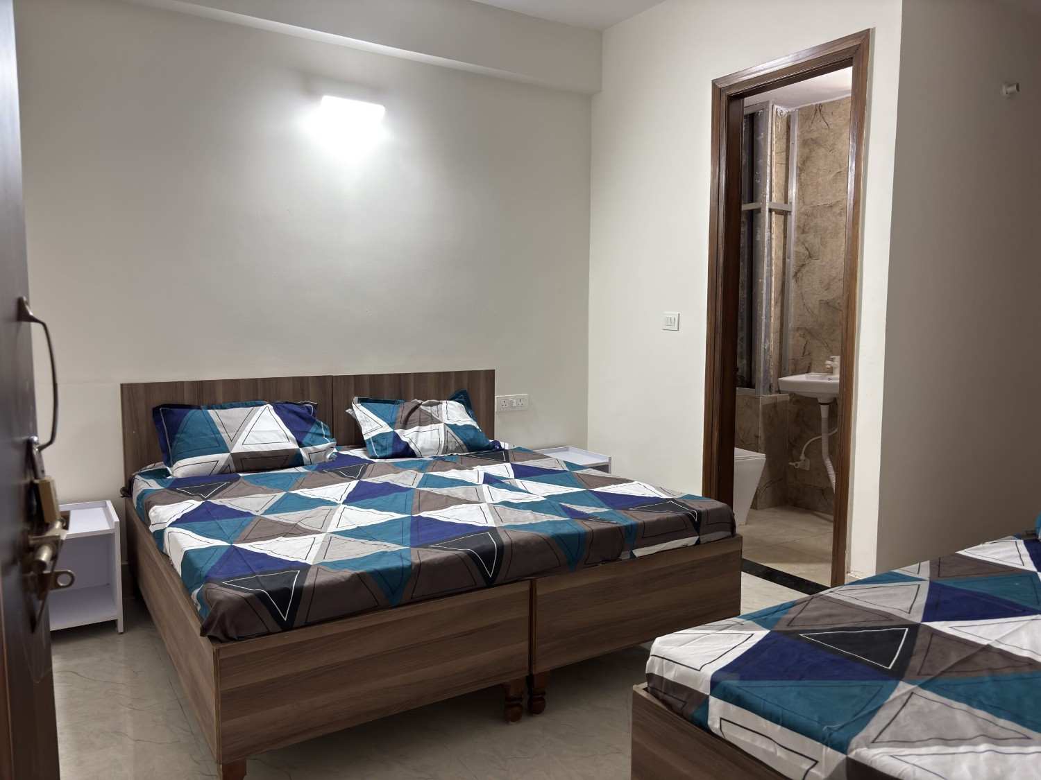 Double Sharing PG in Sector 76 Noida